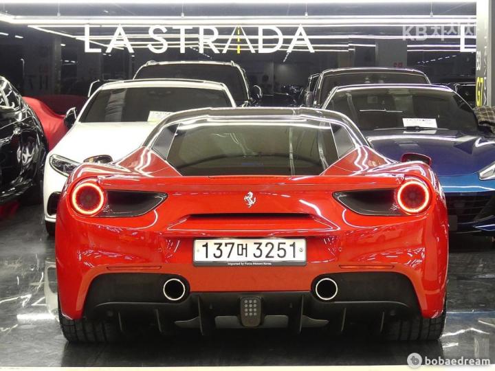 Ferrari 488 GTB 3.9 V8 4