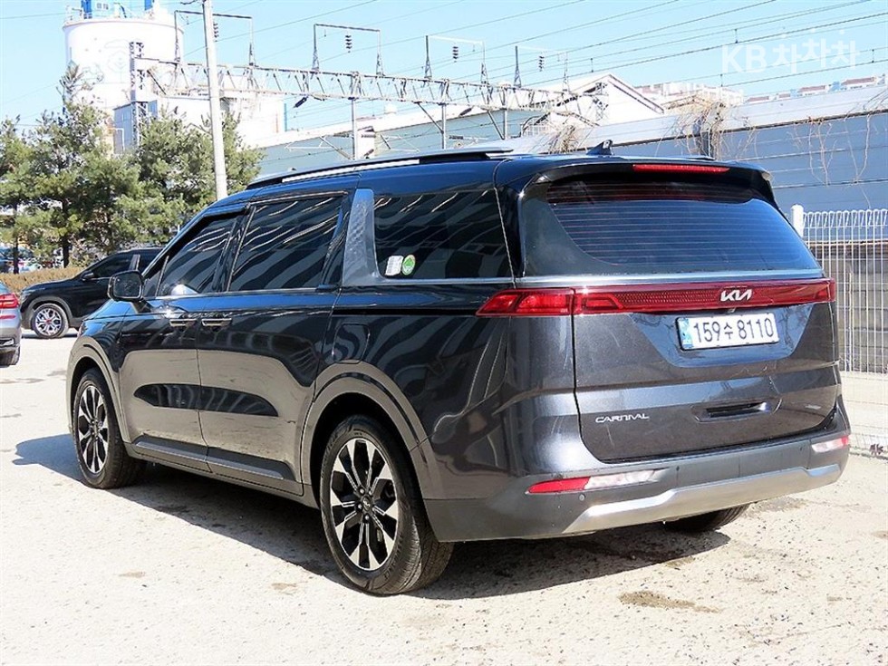 2023 - kia carnival