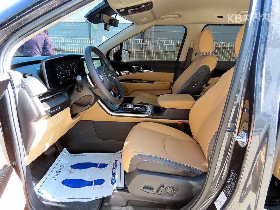 2023 - kia carnival