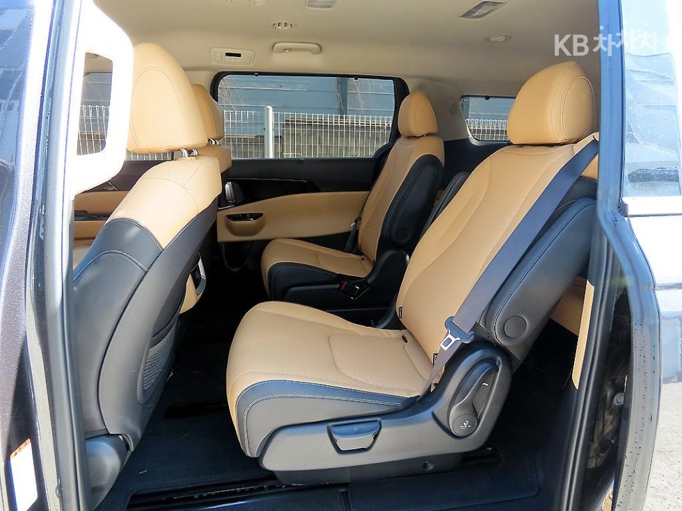 2023 - kia carnival