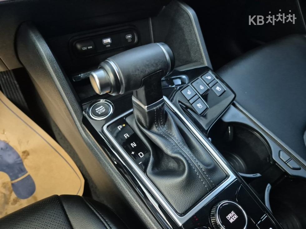 2023 - kia sportage