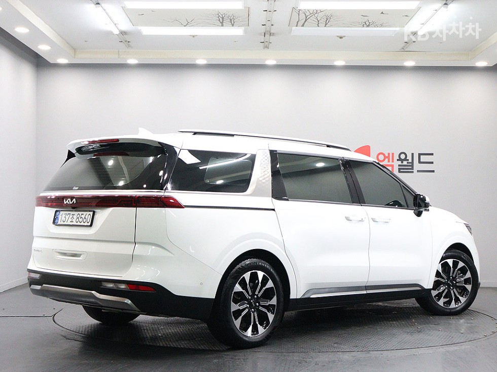 2023 - kia carnival