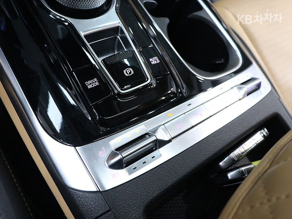 2023 - kia carnival