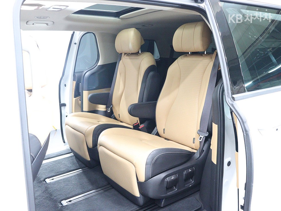 2023 - kia carnival