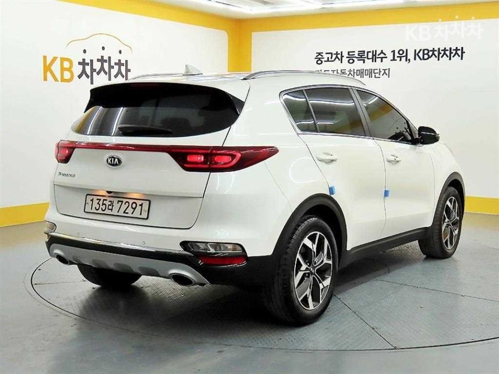 2021 - kia sportage