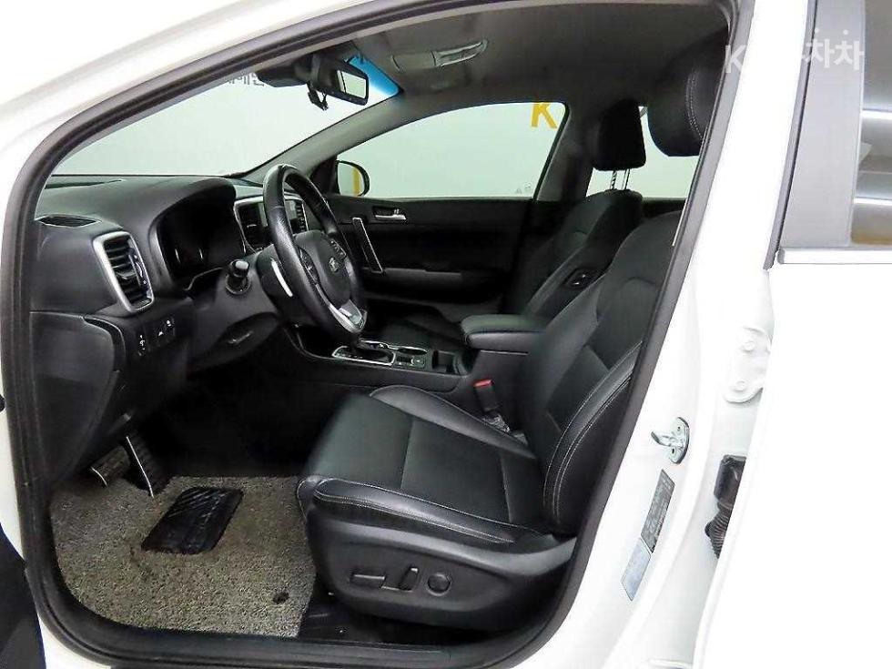 2021 - kia sportage