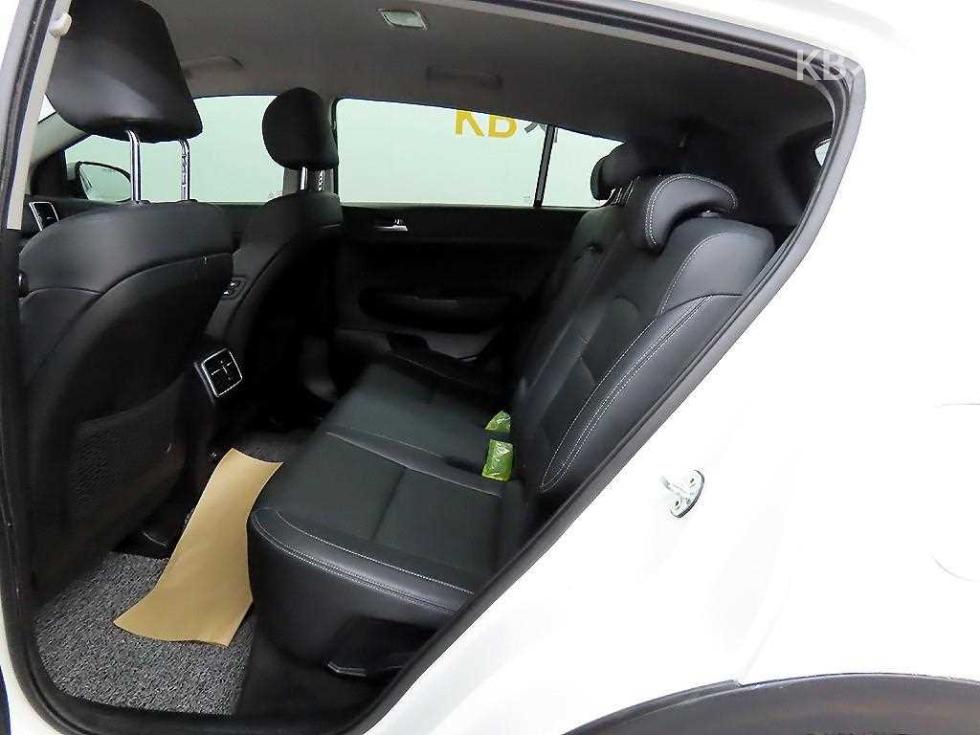 2021 - kia sportage