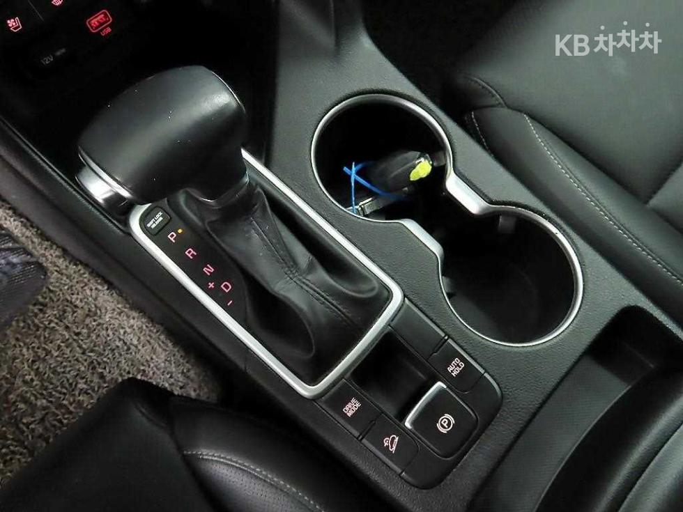 2021 - kia sportage