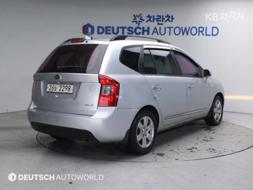 Kia Carens — miniaturë 2