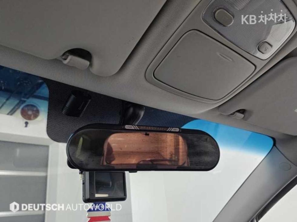 Kia Carens — miniaturë 19