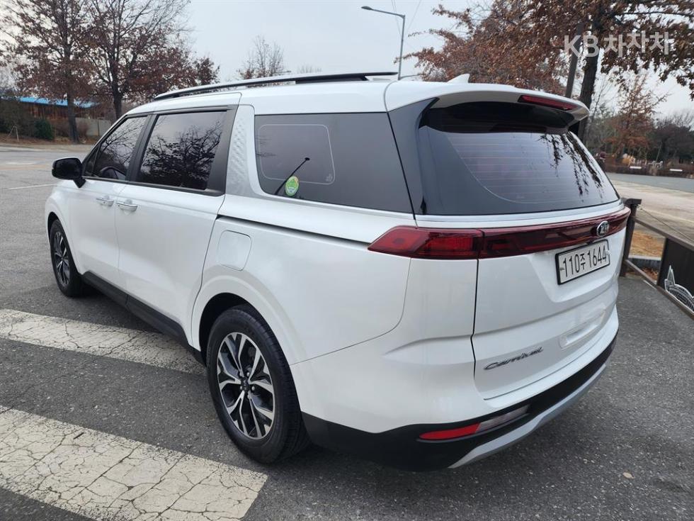 2021 - kia carnival