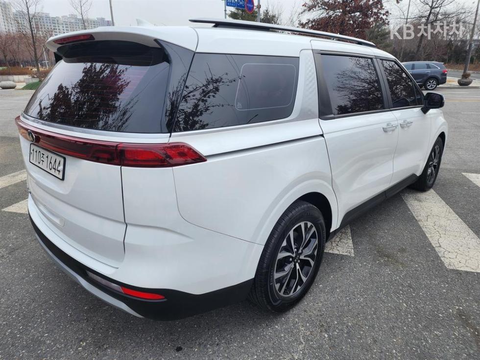 2021 - kia carnival