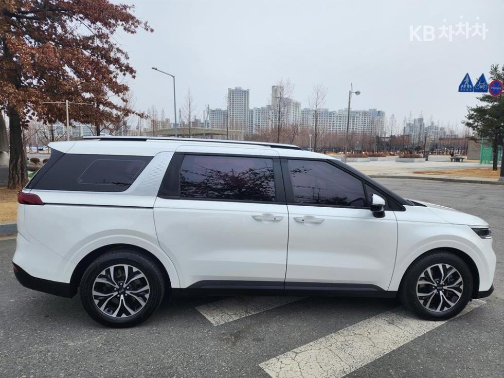 2021 - kia carnival