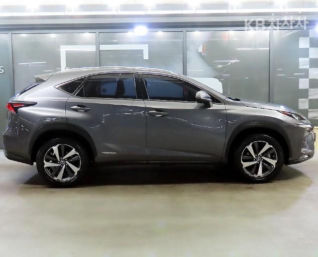 Lexus NX 300h Supreme 4