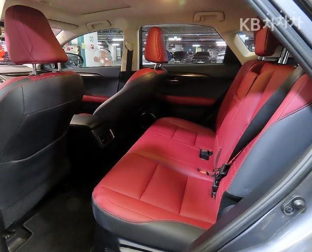 Lexus NX 300h Supreme 8