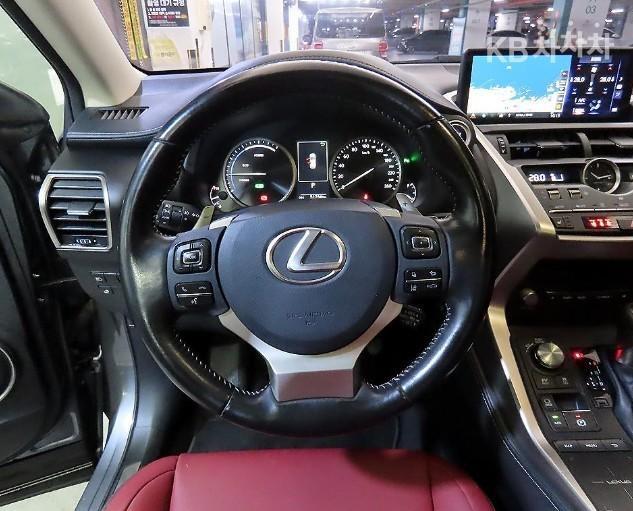 Lexus NX 300h Supreme 9