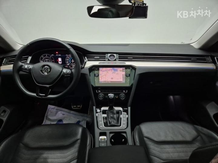 Volkswagen Arteon 2.0 TDI Elegance Premium 8