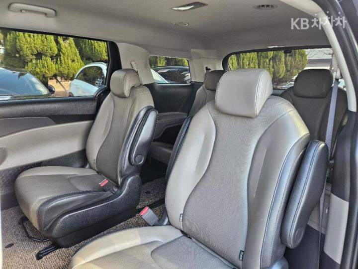 Kia Carnival Hybrid 1.6 HEV Prestige 7