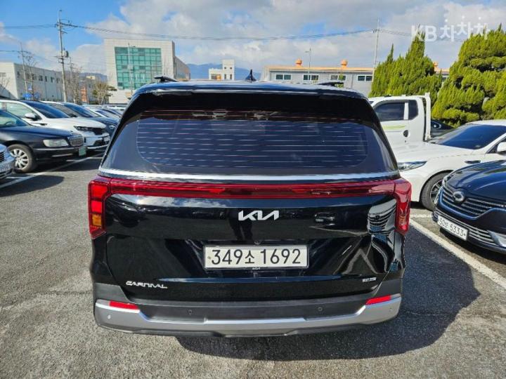 Kia Carnival Hybrid 1.6 HEV Prestige 4