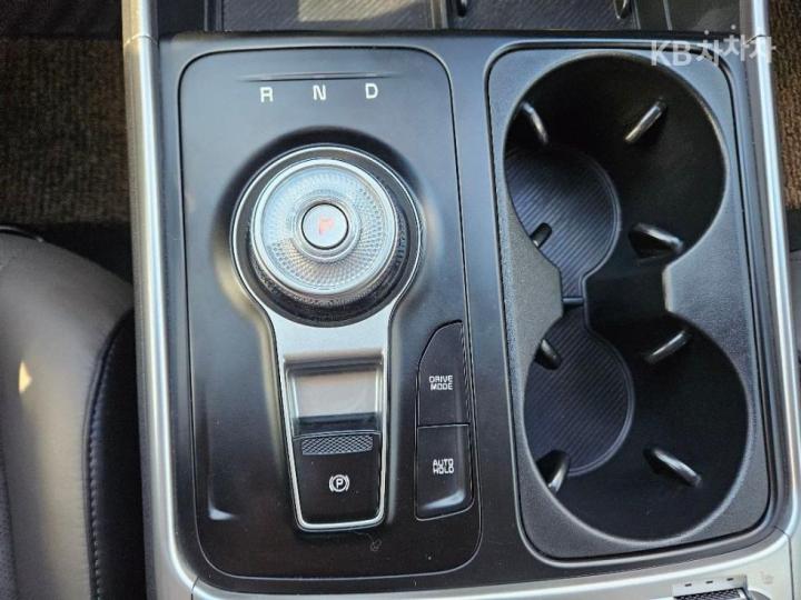 Kia Carnival Hybrid 1.6 HEV Prestige 8