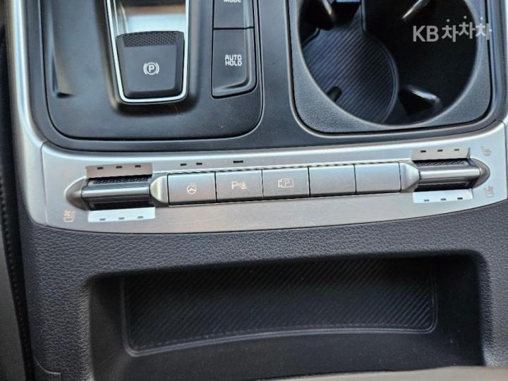 Kia Carnival Hybrid 1.6 HEV Prestige 9