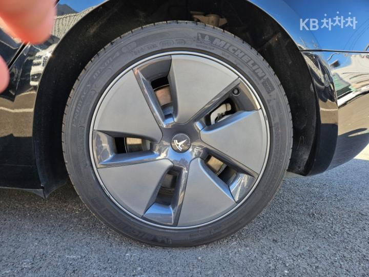 Tesla Model 3 Long Range 6