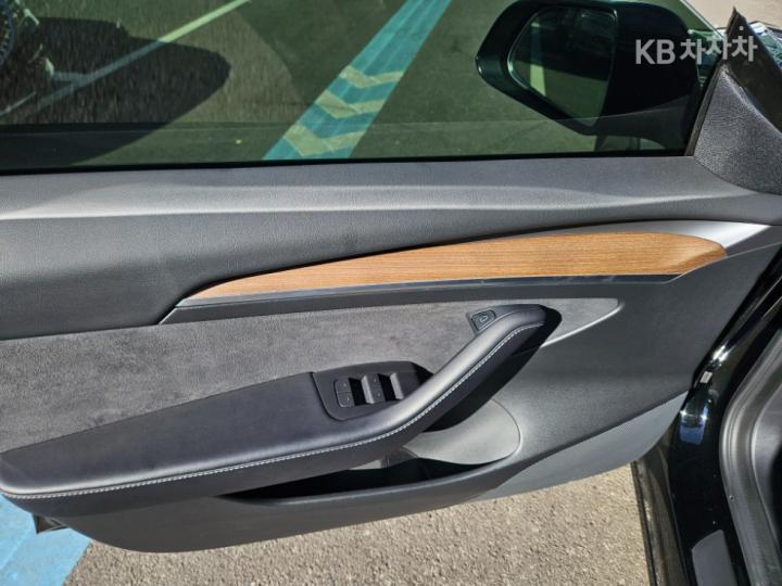 Tesla Model 3 Long Range 9