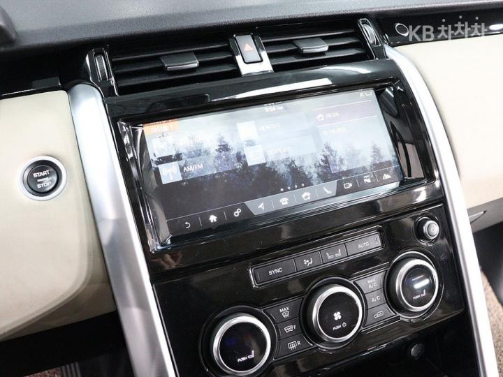 Land Rover Discovery 5 2.0 SD4 SE 9