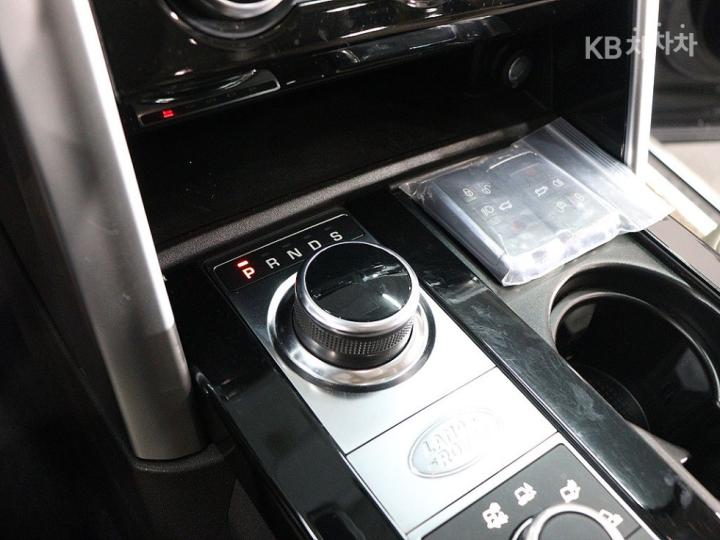 Land Rover Discovery 5 2.0 SD4 SE 10