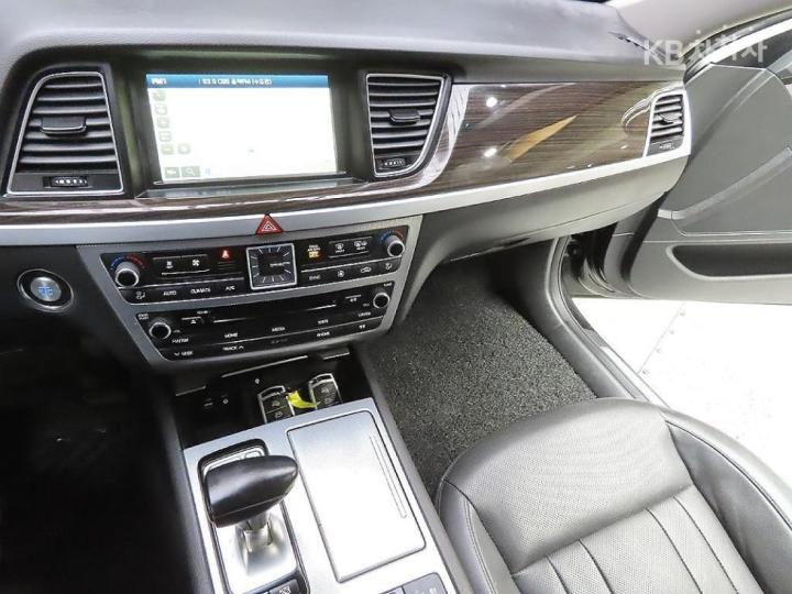 Genesis G80 3.3 GDI AWD Luxury 8