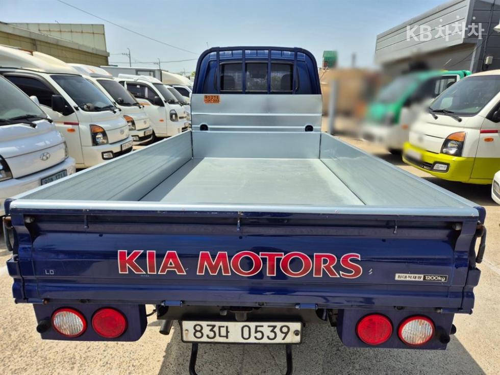 2017 - kia bongo iii