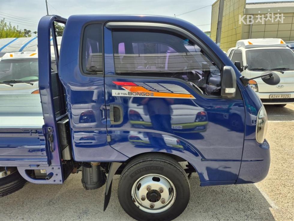 2017 - kia bongo iii