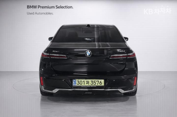 BMW 7 Series G70 740d xDrive M Sport 4