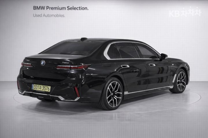 BMW 7 Series G70 740d xDrive M Sport 5