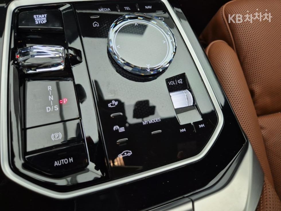 BMW 7er — miniaturë 10