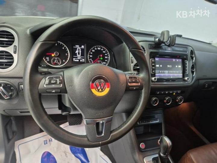 Volkswagen Tiguan New 2.0 TDI BMT Premium 10