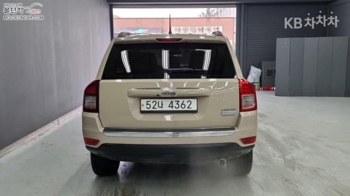 Jeep Compass 2.4 Limited 5