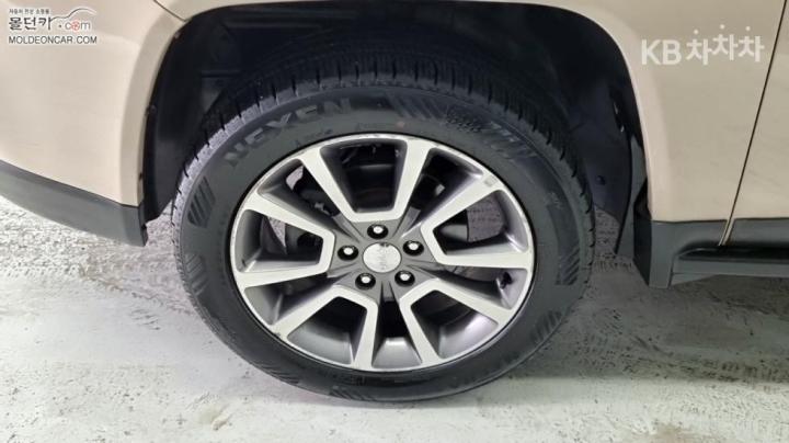 Jeep Compass 2.4 Limited 7