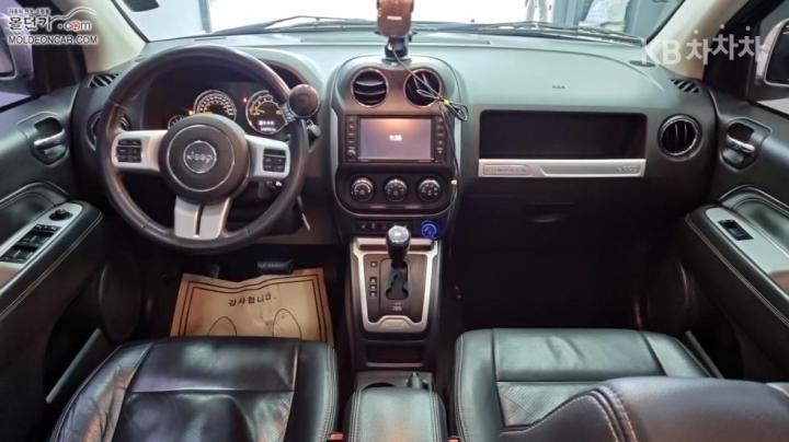 Jeep Compass 2.4 Limited 8