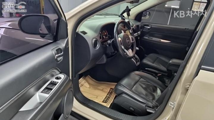 Jeep Compass 2.4 Limited 10