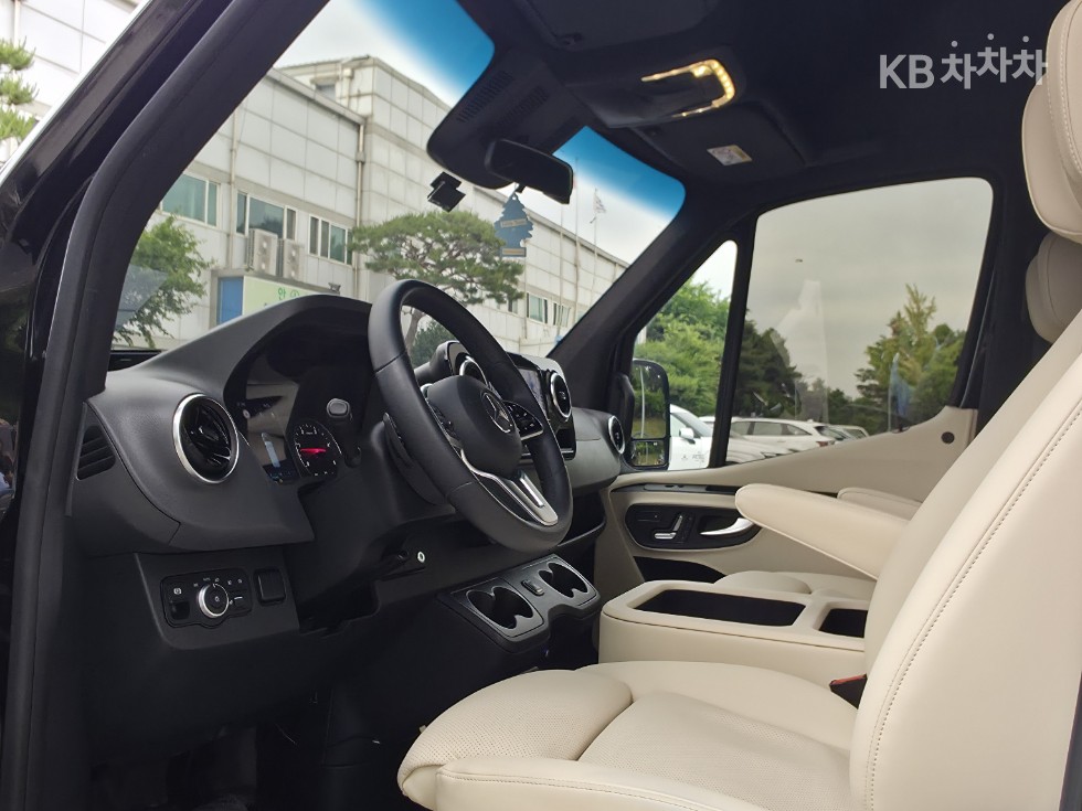 Mercedes-Benz Sprinter — miniaturë 23