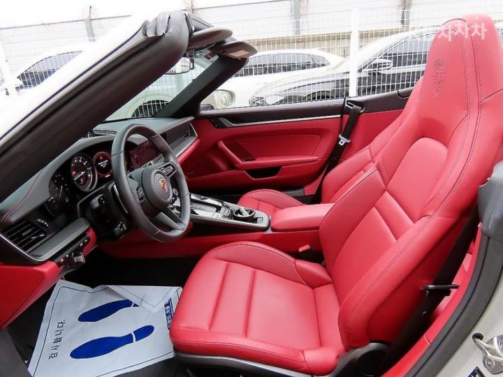 Porsche Carrera 911 992 Cabriolet 10