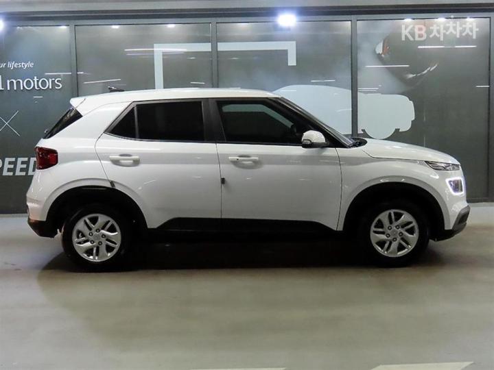 Hyundai Venue Gasoline 1.6 Modern 4