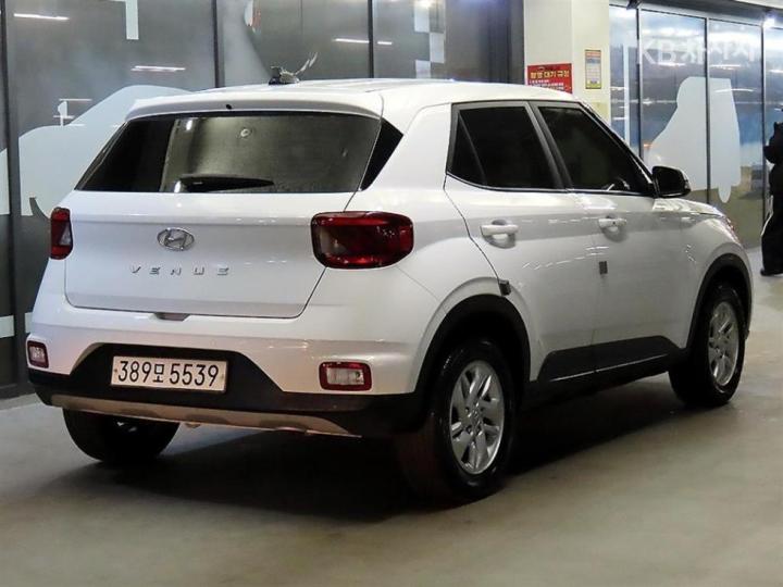 Hyundai Venue Gasoline 1.6 Modern 5