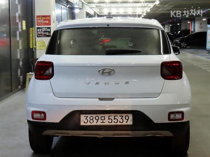 Hyundai Venue Gasoline 1.6 Modern 6