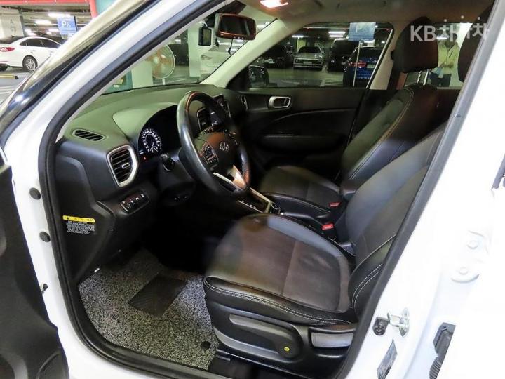 Hyundai Venue Gasoline 1.6 Modern 7