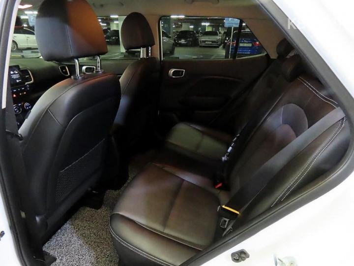 Hyundai Venue Gasoline 1.6 Modern 8