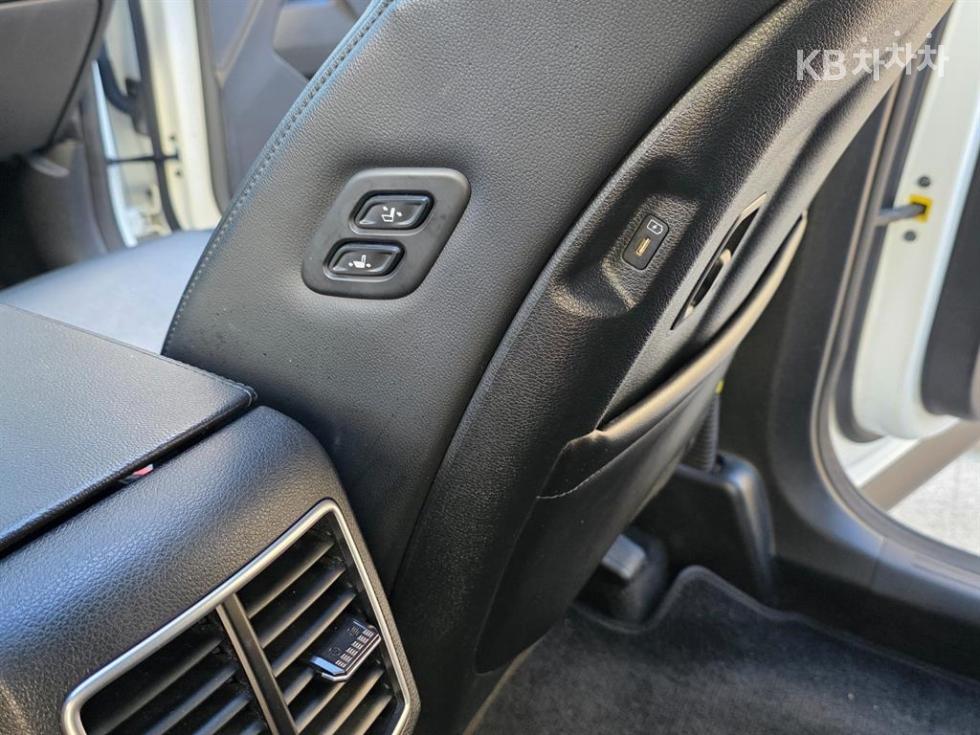2023 - kia sportage