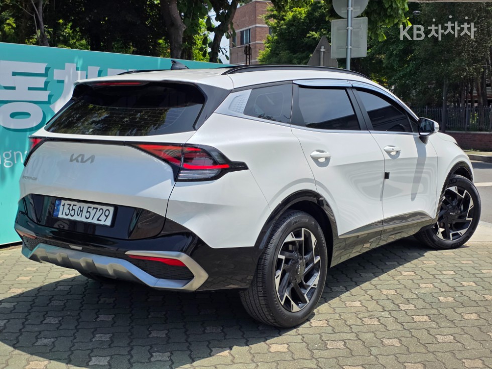 2023 - kia sportage