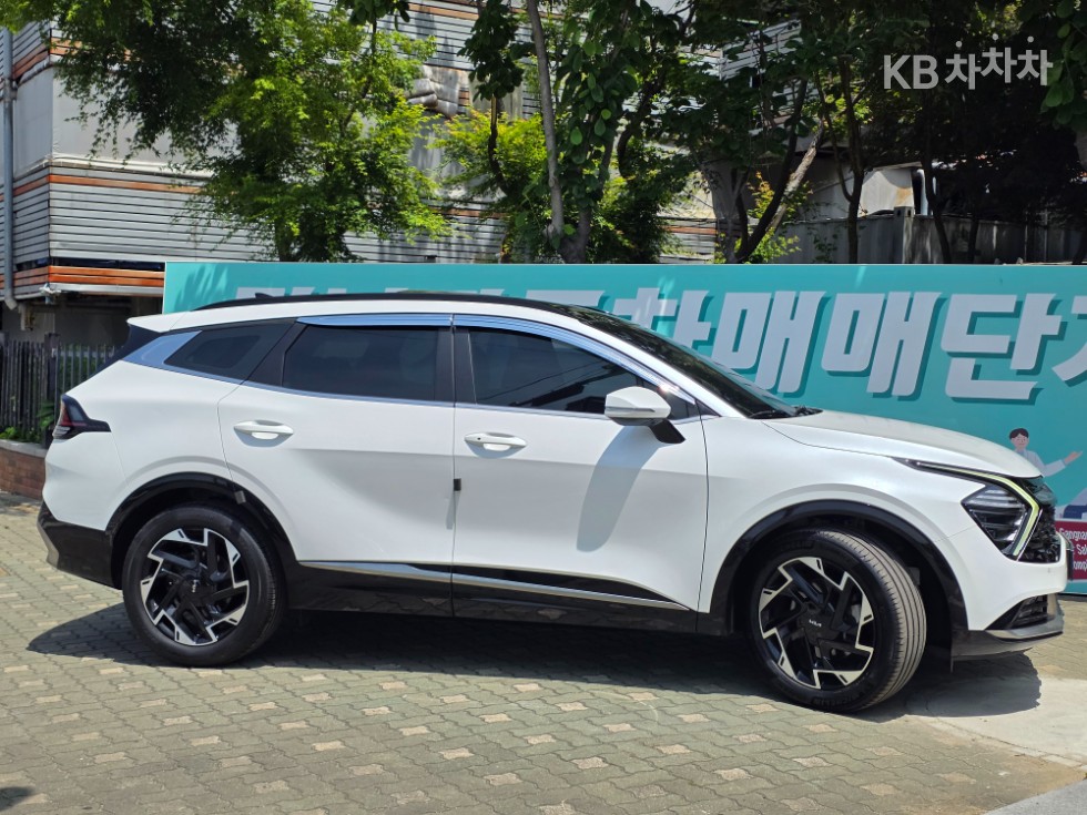 2023 - kia sportage